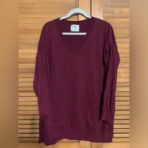Old Navy Maternity V-necked Sweater -XL